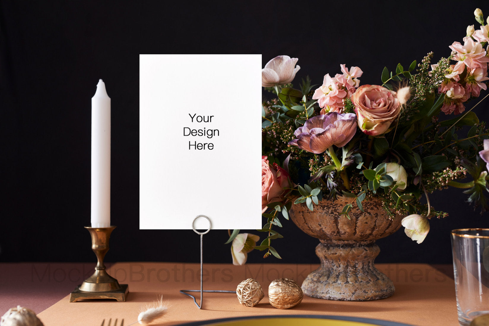 Table card mockup W05_18